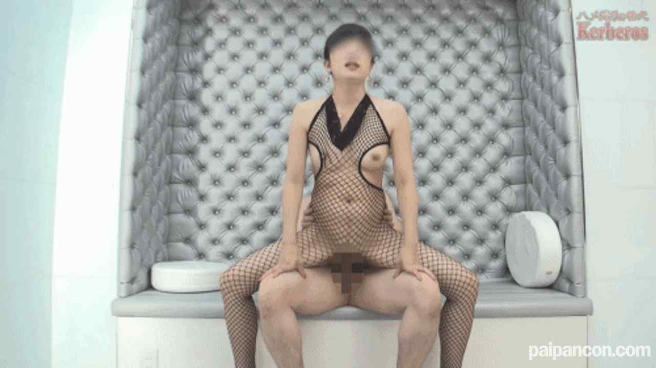 FC2-PPV-1713189 - 1本のおまけ動画あり【無修正ｘ個人撮影】ハイヒール、全身網タイツの刺激が強すぎる激エロ衣装で電車に乗ってやって来た、エステティシャンの美魔女奥様と再び中出しSEXさせて頂きましたｗ thumbnail_0.jpg