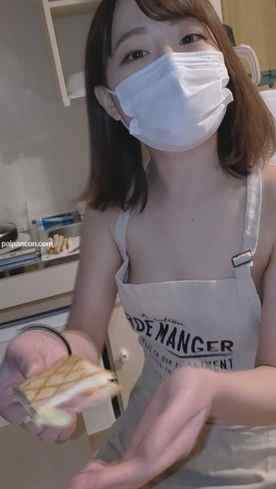 FC2-PPV-2661773 - パン屋の看板娘、彼女のおうちデートで裸エプロン中出し