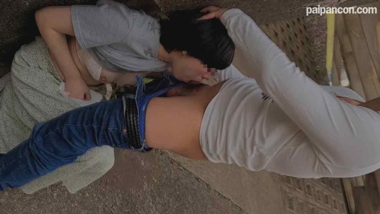 FC2-PPV-2930906 - 【個人】昼下がりの団地妻　想定外のデカチチを揉みまくる。まだ明るい時間に高架下で喉奥を**、**のいる隣の部屋で他人棒で中出し。そのまま全裸でバルコニーに放り出してみました。