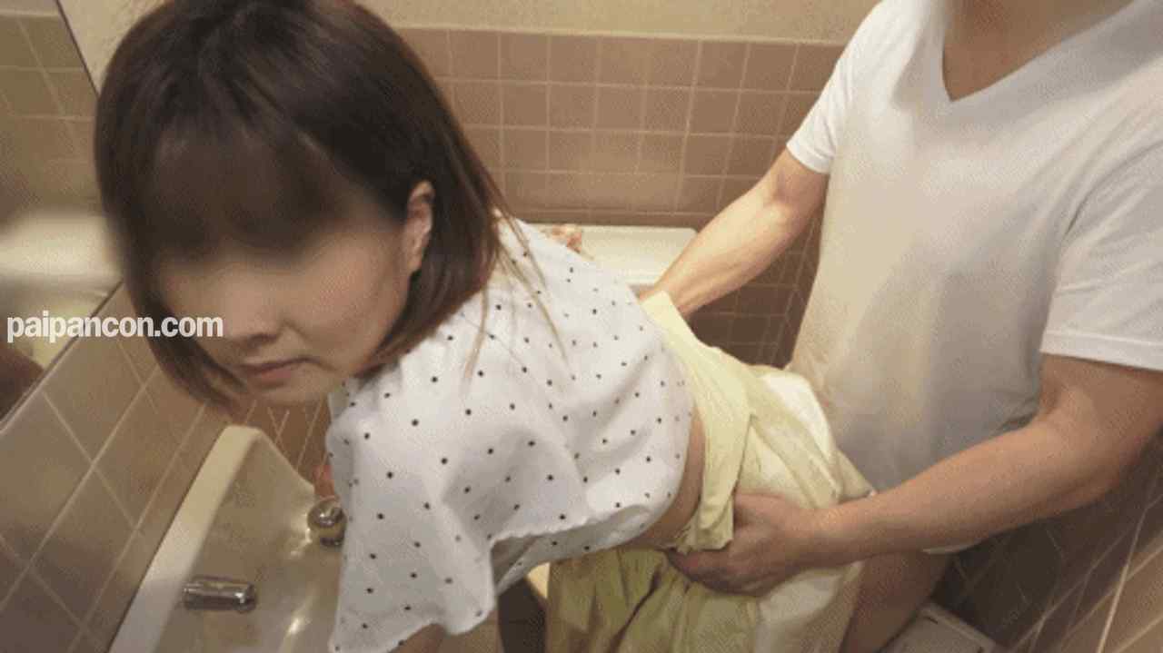 FC2-PPV-3064750 - 【無修正ｘ個人撮影】お稽古の月謝の支払いの為に体を売る人妻…自分の**が水泳教室の時間に、公民館の多目的トイレで**でお金を稼ぐ主婦に中出しを強要！ thumbnail_0.jpg