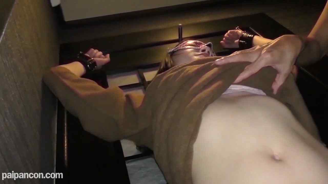 FC2-PPV-3177175 - 【無修正・旦那差し出し・中出し】旦那の趣味の為に差し出され続ける寝取られ妻　手枷責めからの中出しで恍惚の表情に・・・ thumbnail_1.jpg