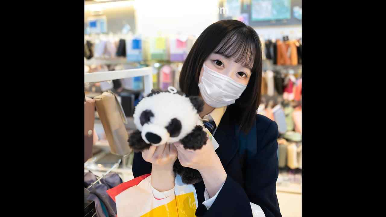 FC2-PPV-3199516 - 初顔出し撮影！！tikt◯kでアイドルを目指し夢見た美◯女女子◯生・・・思春期の女子生徒に破廉恥行為を繰り返し卑猥な裸体を見せつける未成熟の身体に連続膣内射精！！ thumbnail_0.jpg