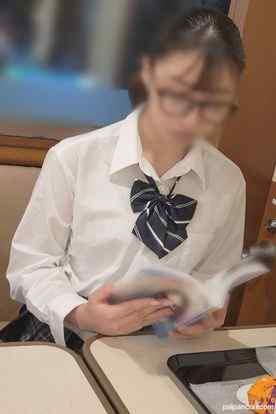 FC2-PPV-3861290 - メガネの優等生。生活苦のためパンチラ写真だけの約束をホテルで中出し cover.jpg