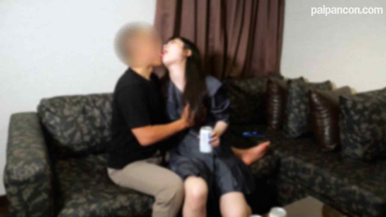 FC2-PPV-4265376 - 【モ無】【お漏らし】中年を手玉に取る20歳の女 唾飲ませれてドМ中年大興奮強.制ピストンど突き若年マンコが豪快潮吹き射精勃起チンポにぶっかかる！ thumbnail_1.jpg