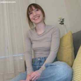 FC2-PPV-4519581 - ロ〇のロシアの子のキツキツつるつるぬるぬるの最高に気持ちいいマンコに中出し。小さいお口で頑張ってフェラも。これもめっちゃ気持ちよかったです。 cover.jpg