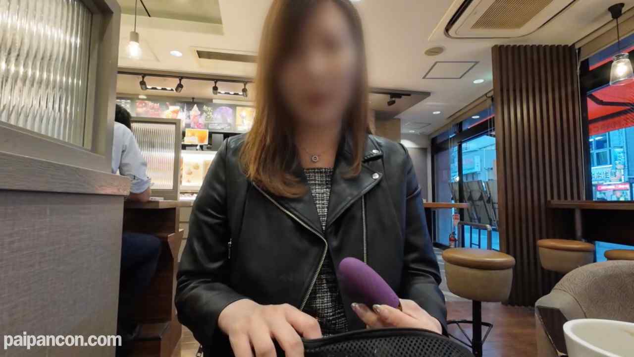 FC2-PPV-4579673 - セレブ妻HITOMI 旦那様不在時にプライベート密会 遠隔仕込んでローター散歩 デカバイブをおま○こへぶっ刺し イキ狂うダメな人妻　 レビュー特典多数 thumbnail_1.jpg