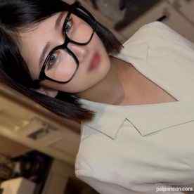 FC2-PPV-4770863 - 《10/3まで1980pt》【無】知的すぎる黒髪巨乳秘書！！突くたび波打つデカ神尻！！イキ乱れるおとなしめインテリFカップ美女に大量種付け！！ cover.jpg